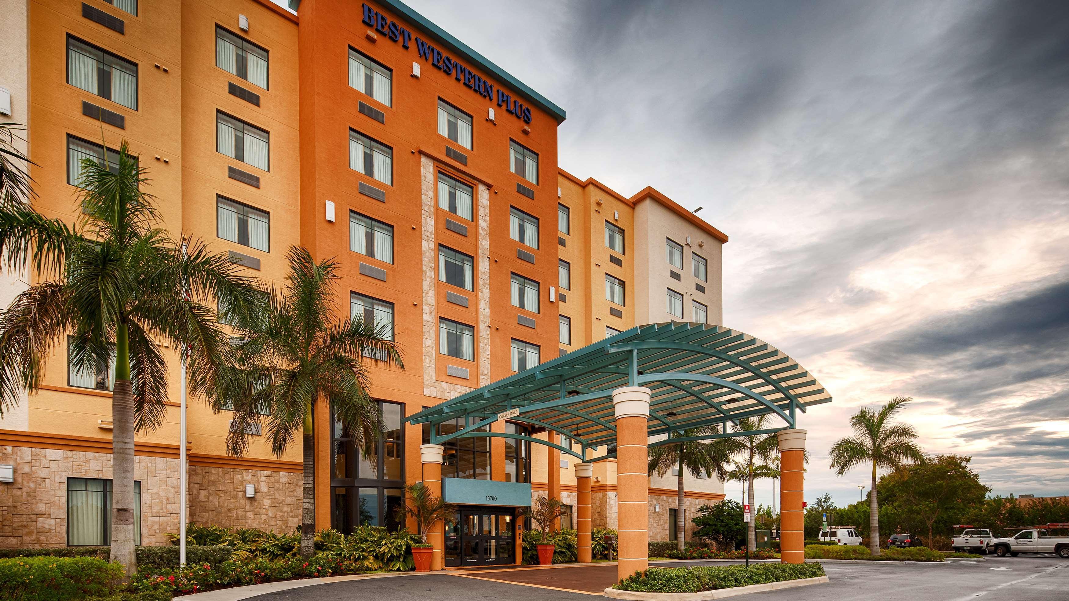Best Western Plus Miami Executive Airport Hotel And Suites Country Walk Екстер'єр фото