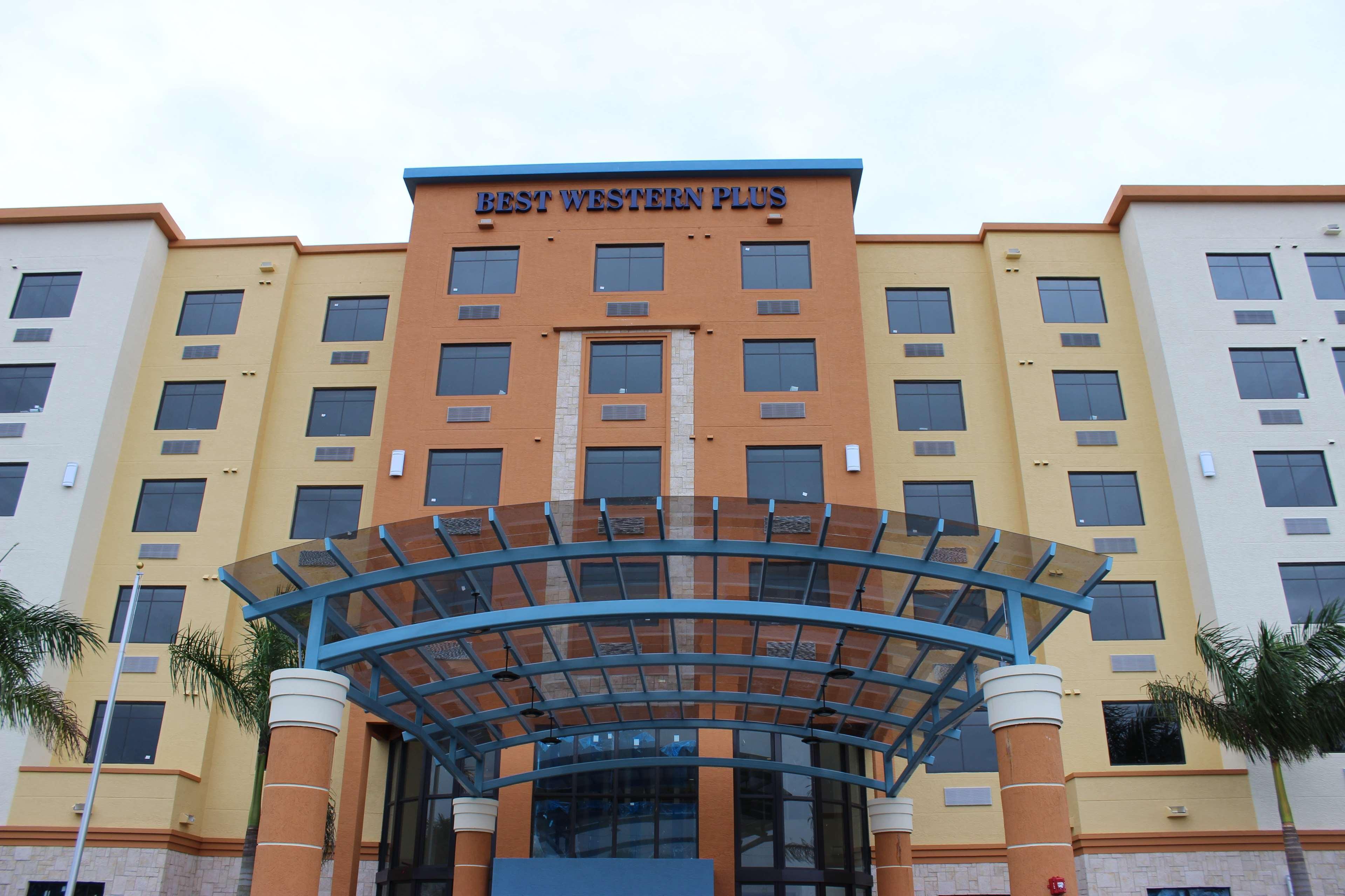 Best Western Plus Miami Executive Airport Hotel And Suites Country Walk Екстер'єр фото