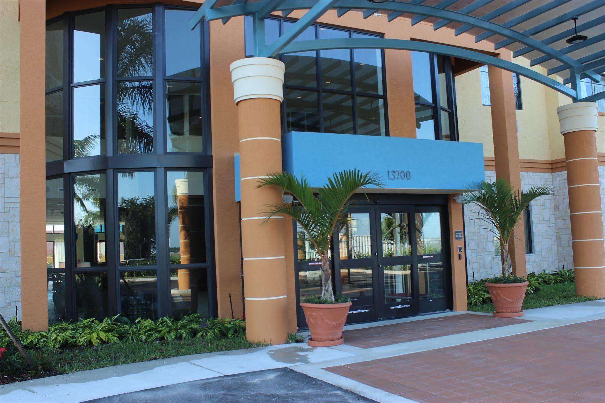 Best Western Plus Miami Executive Airport Hotel And Suites Country Walk Екстер'єр фото
